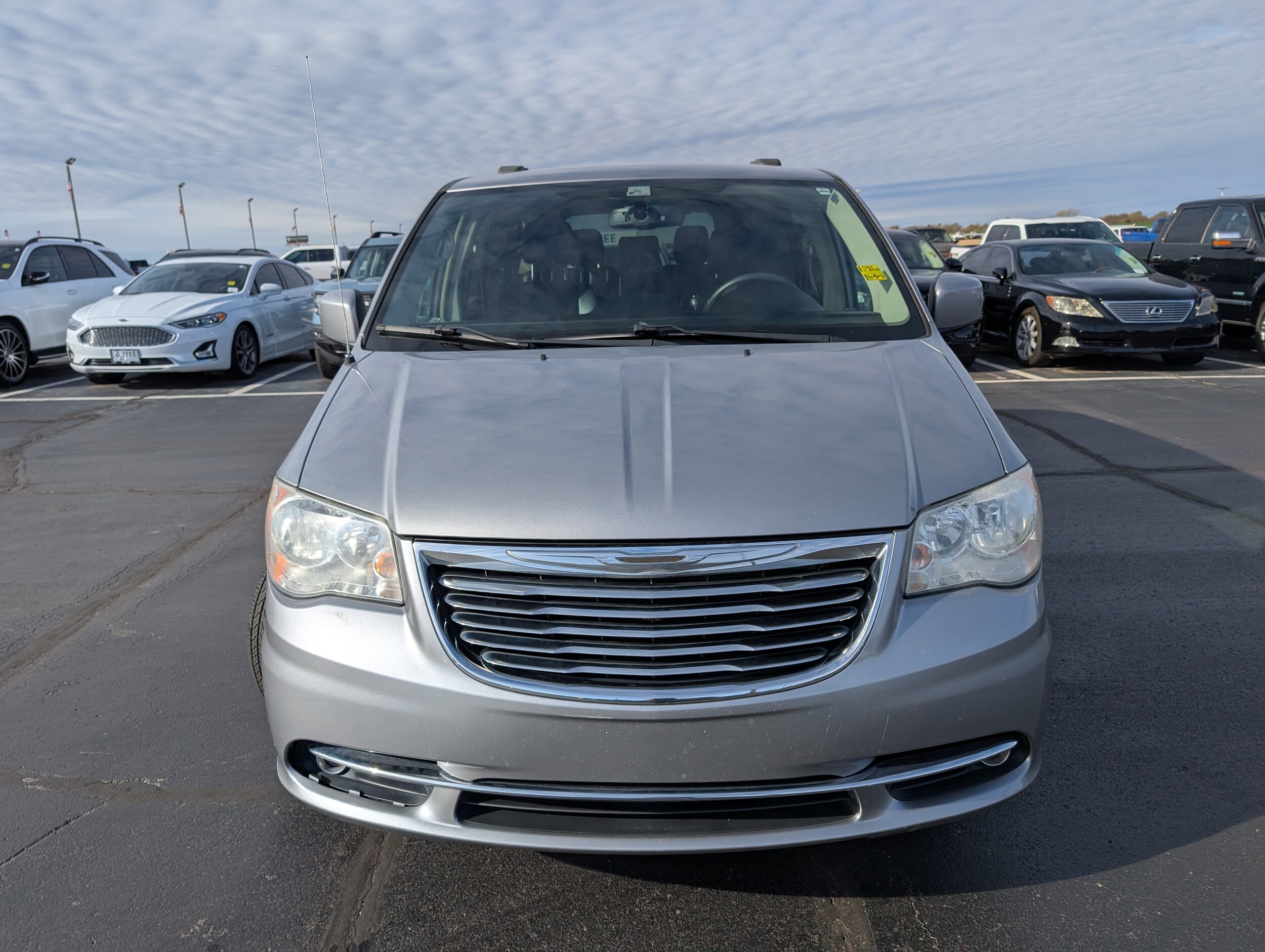 2013 Chrysler Town & Country Touring photo 2
