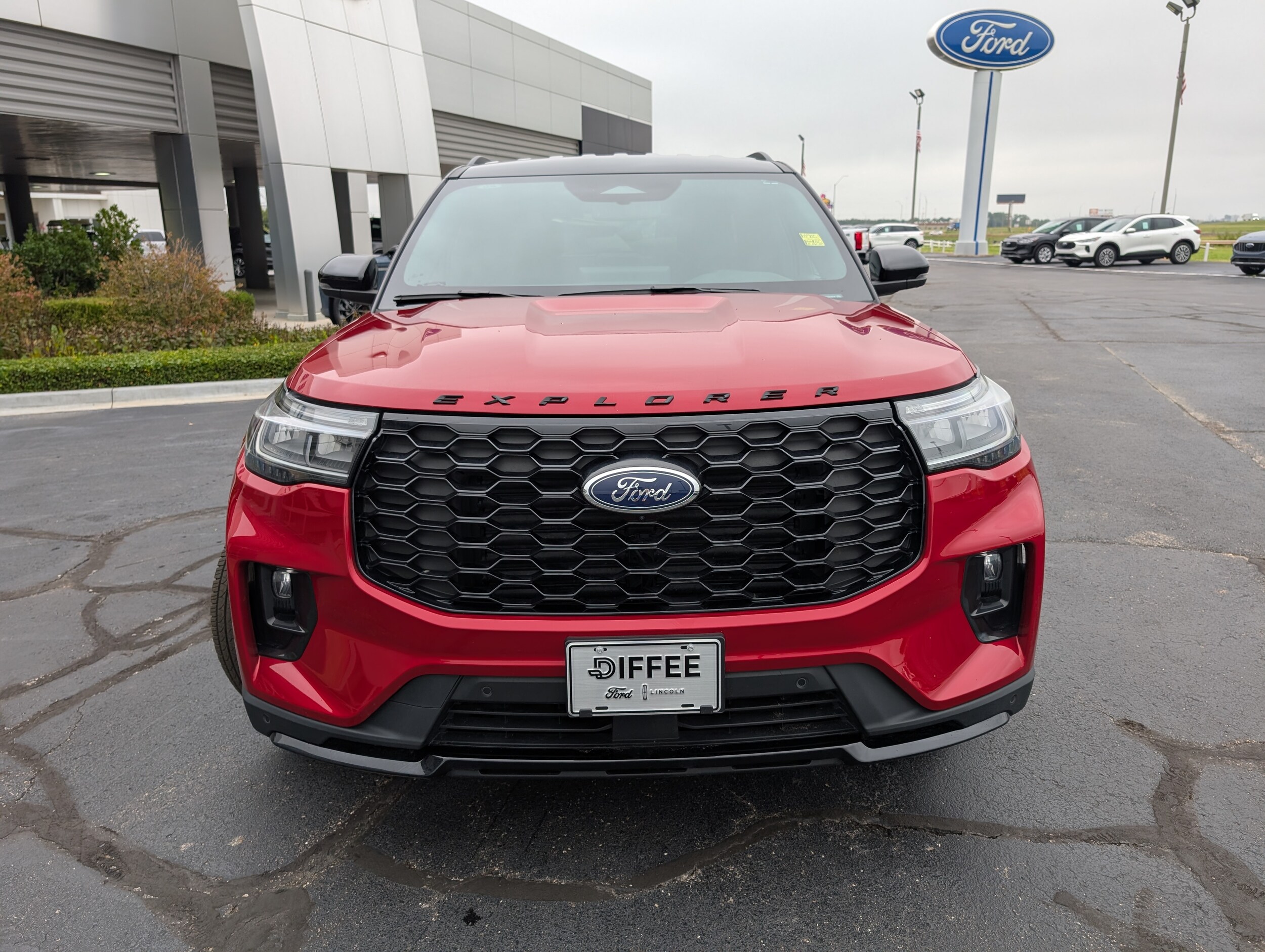 2025 Ford Explorer ST-Line photo 2