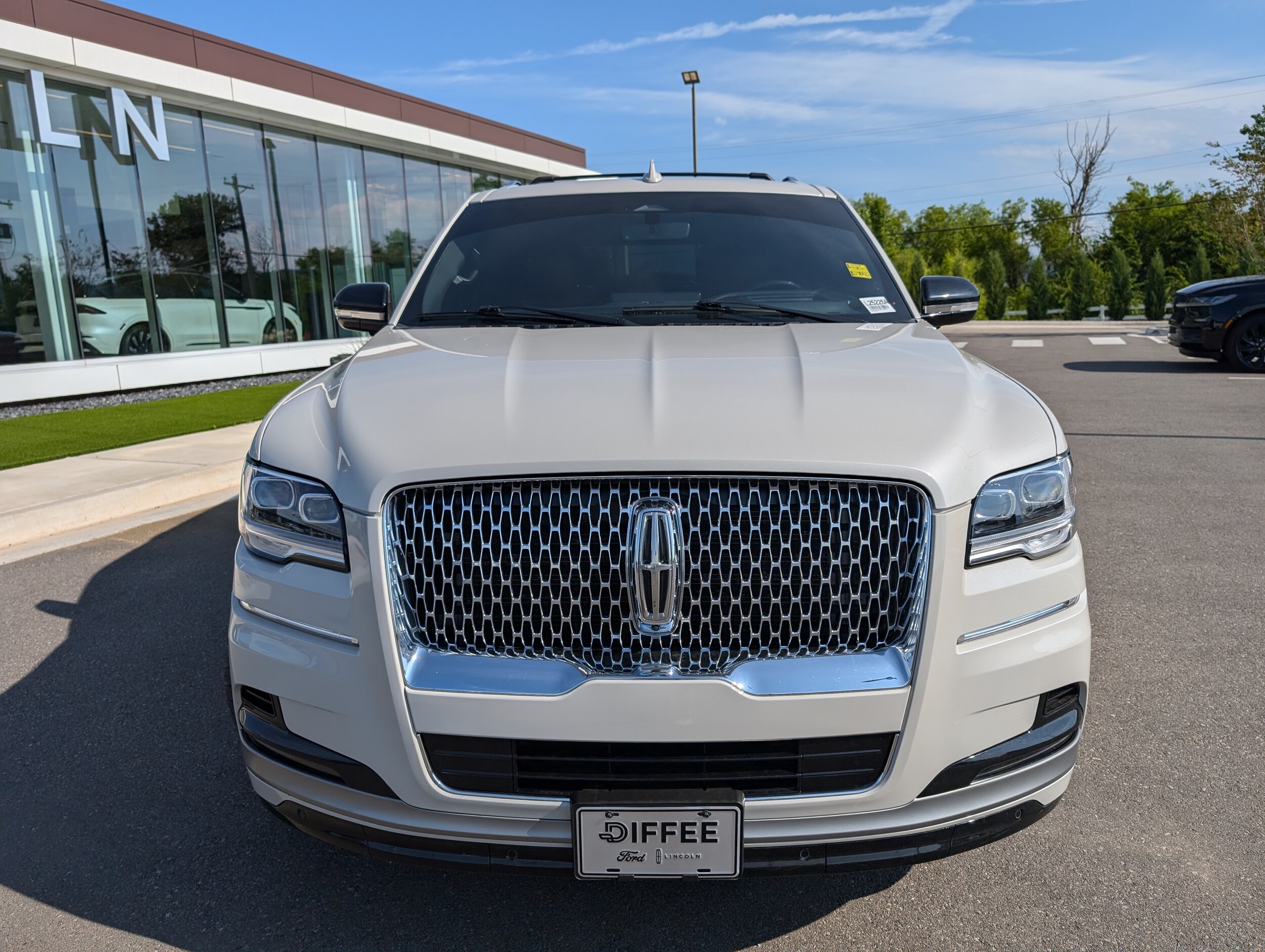 2023 Lincoln Navigator L Reserve photo 2