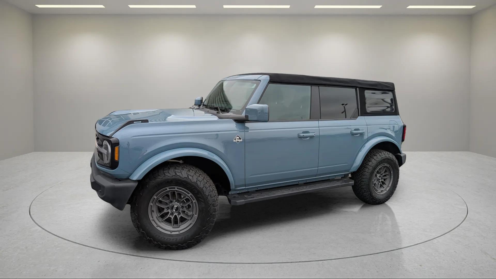 2022 Ford Bronco 4-Door Outer Banks's photo