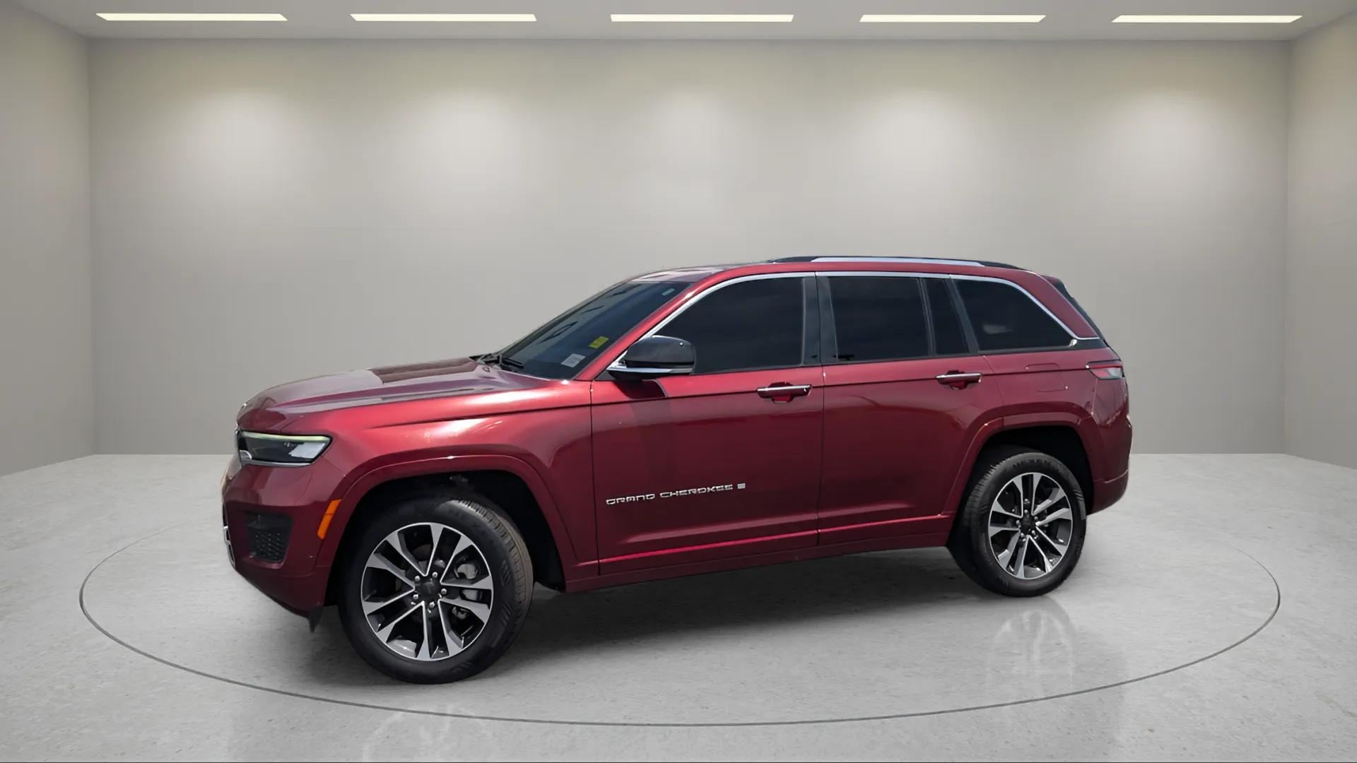 2022 Jeep Grand Cherokee Overland's photo