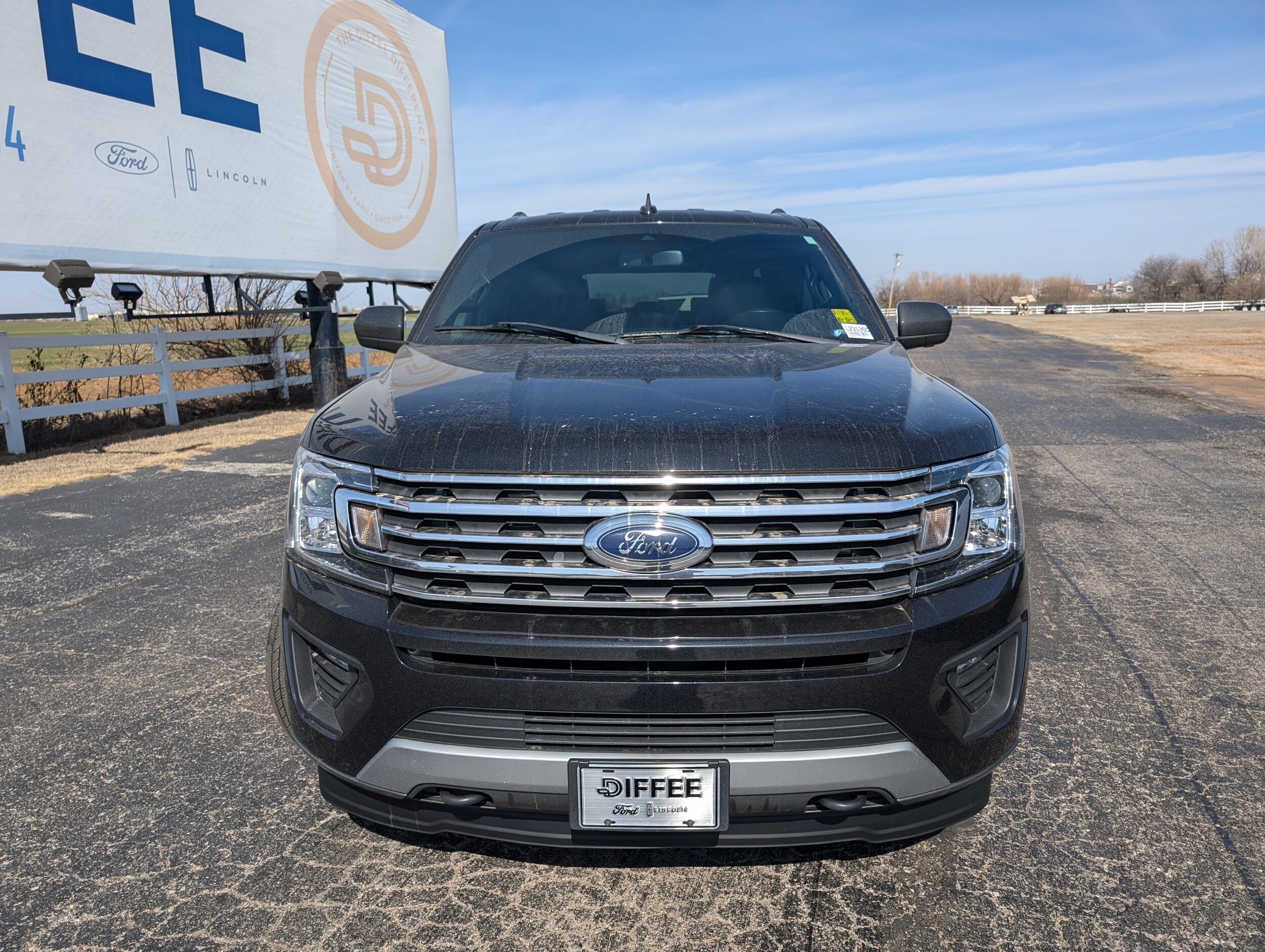 2021 Ford Expedition MAX XLT photo 2
