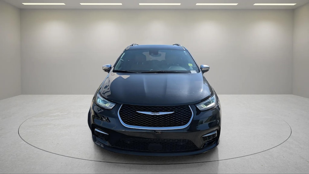 Used 2023 Chrysler Pacifica Hybrid Pinnacle Van Passenger Van