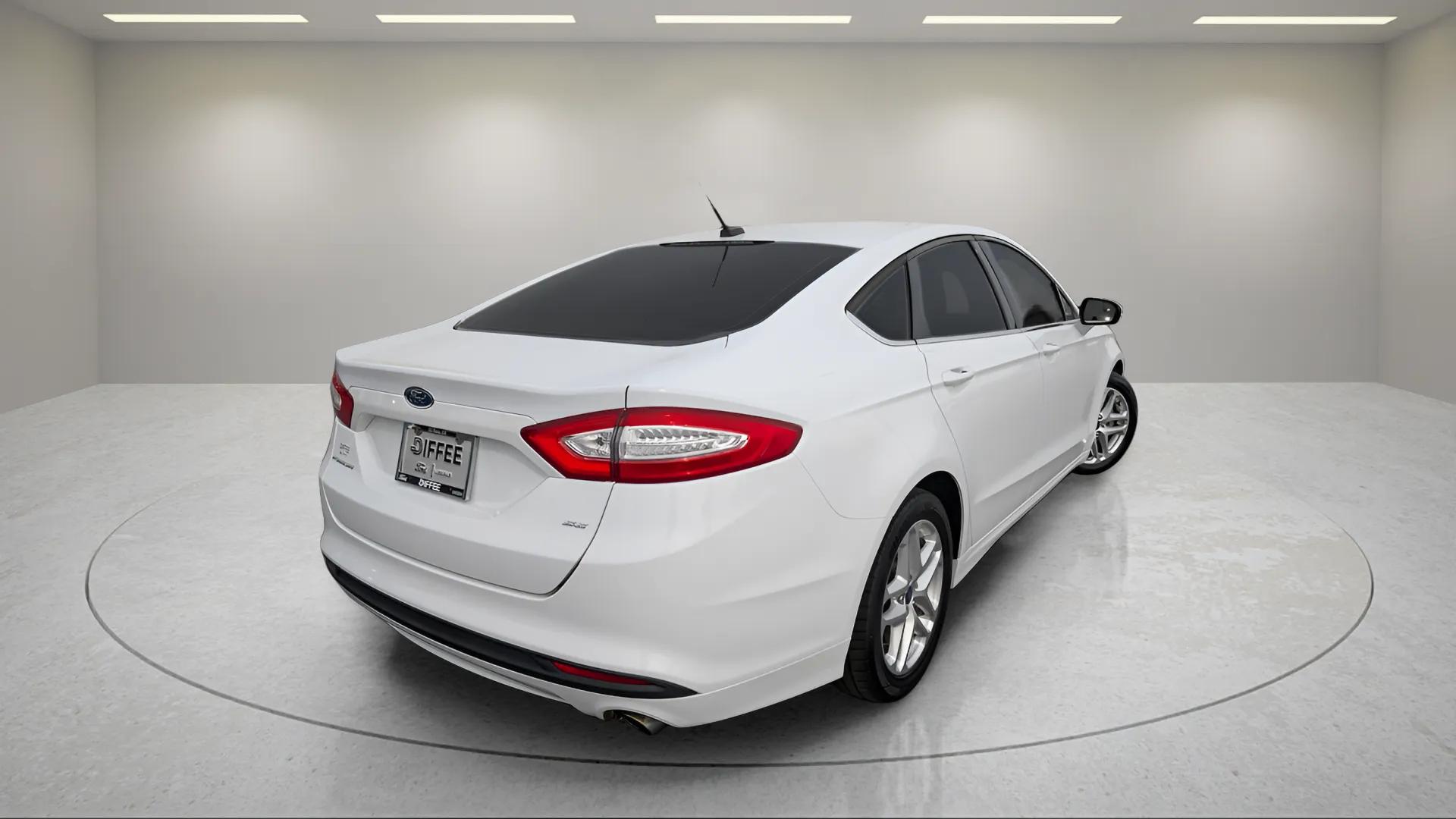 2013 Ford Fusion SE photo 4