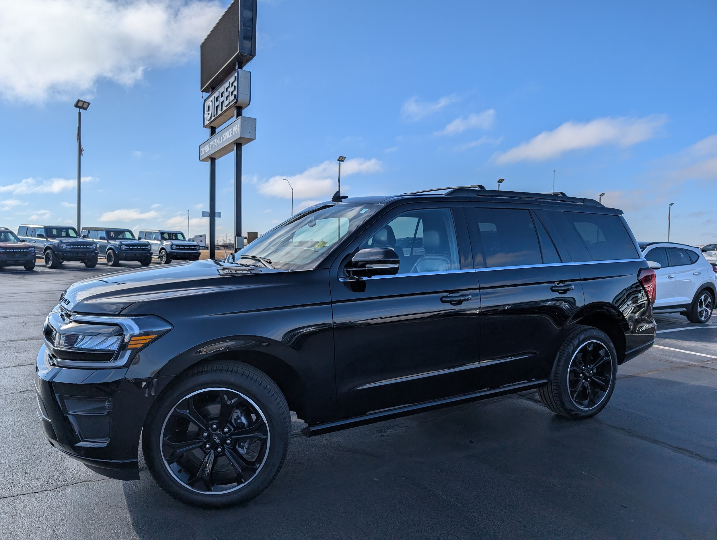 2024 Ford Expedition Limited's photo