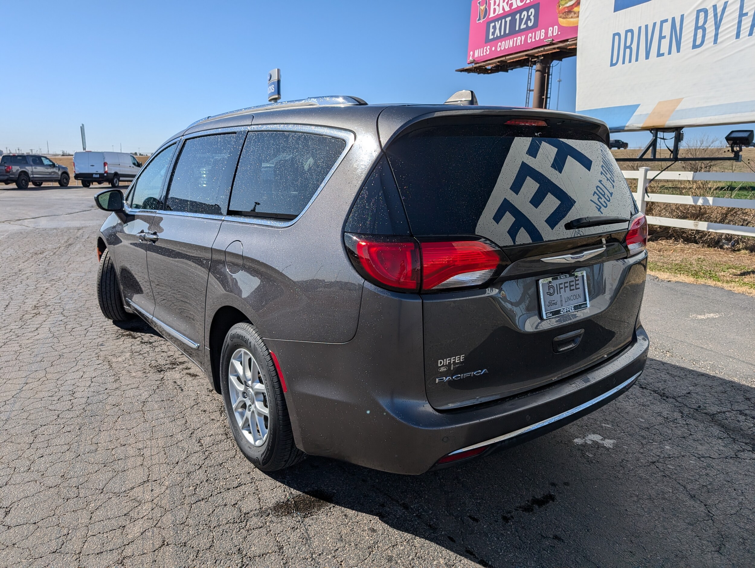 2020 Chrysler Pacifica Touring L photo 4