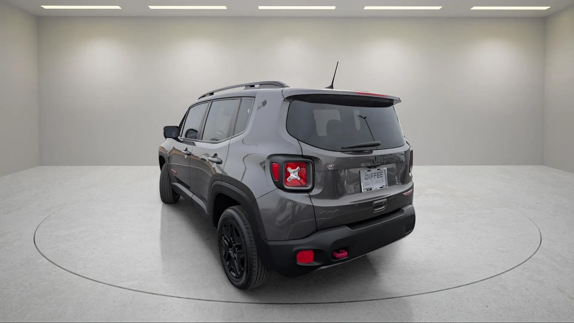 2018 Jeep Renegade Trailhawk photo 2