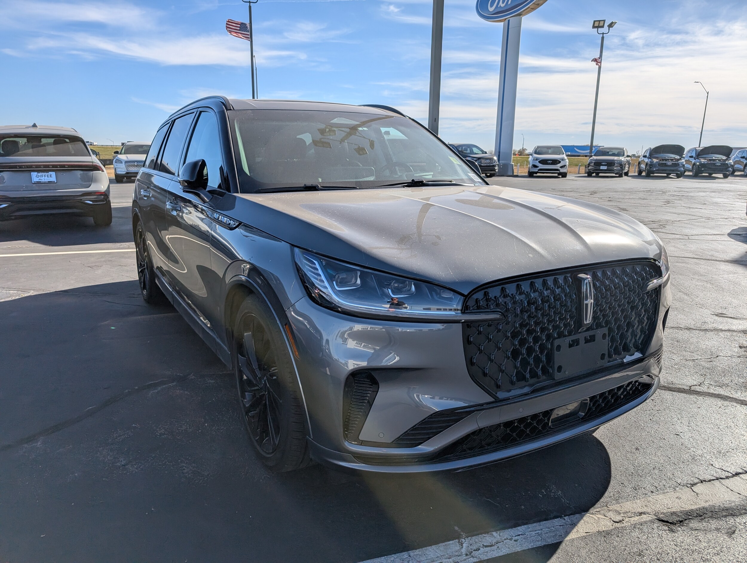 2025 Lincoln Aviator Reserve photo 3