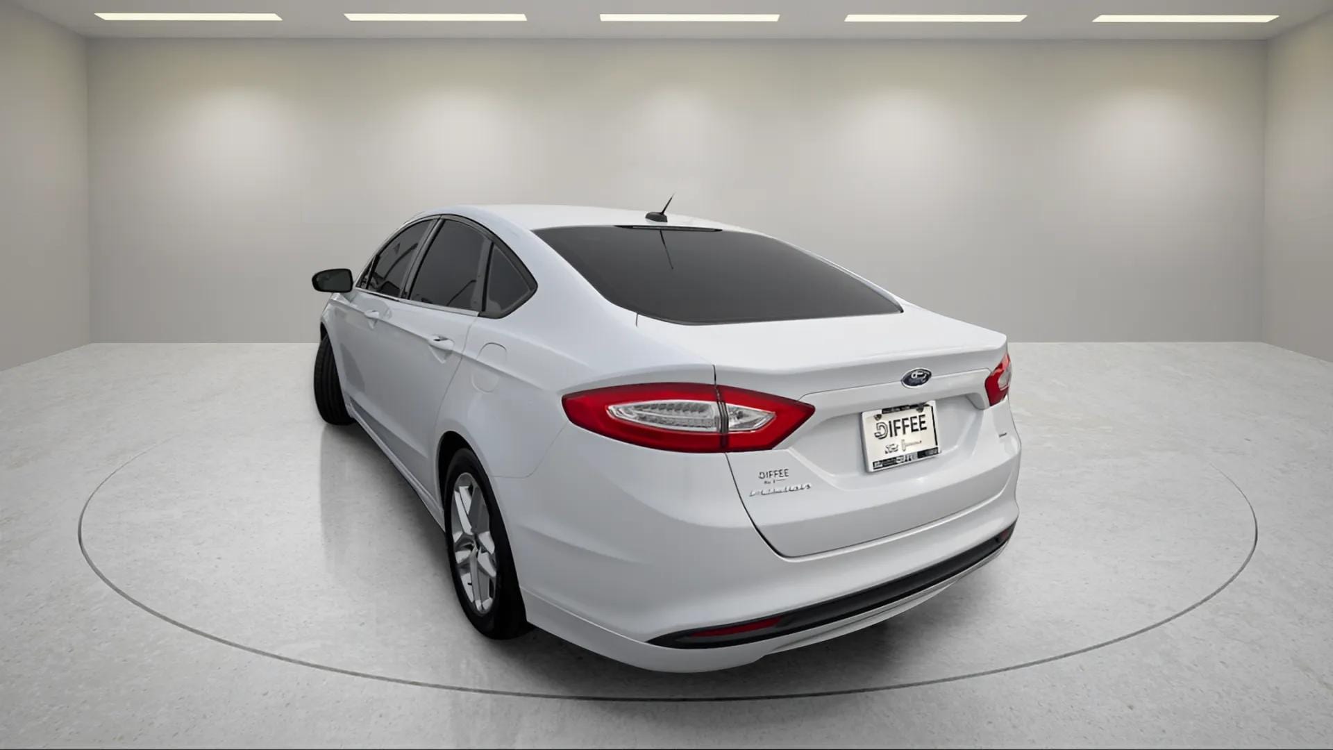 2013 Ford Fusion SE photo 2
