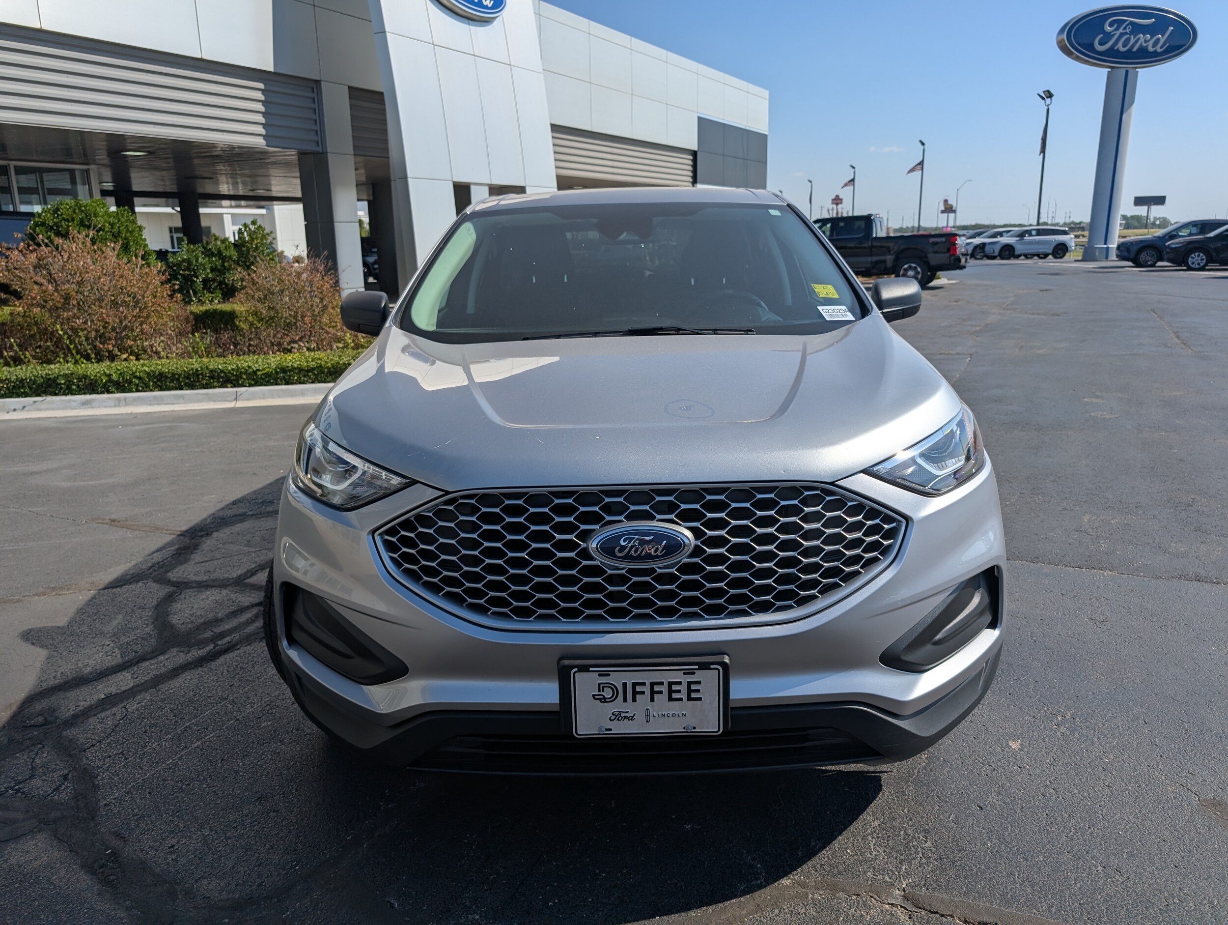 2024 Ford Edge SE photo 2