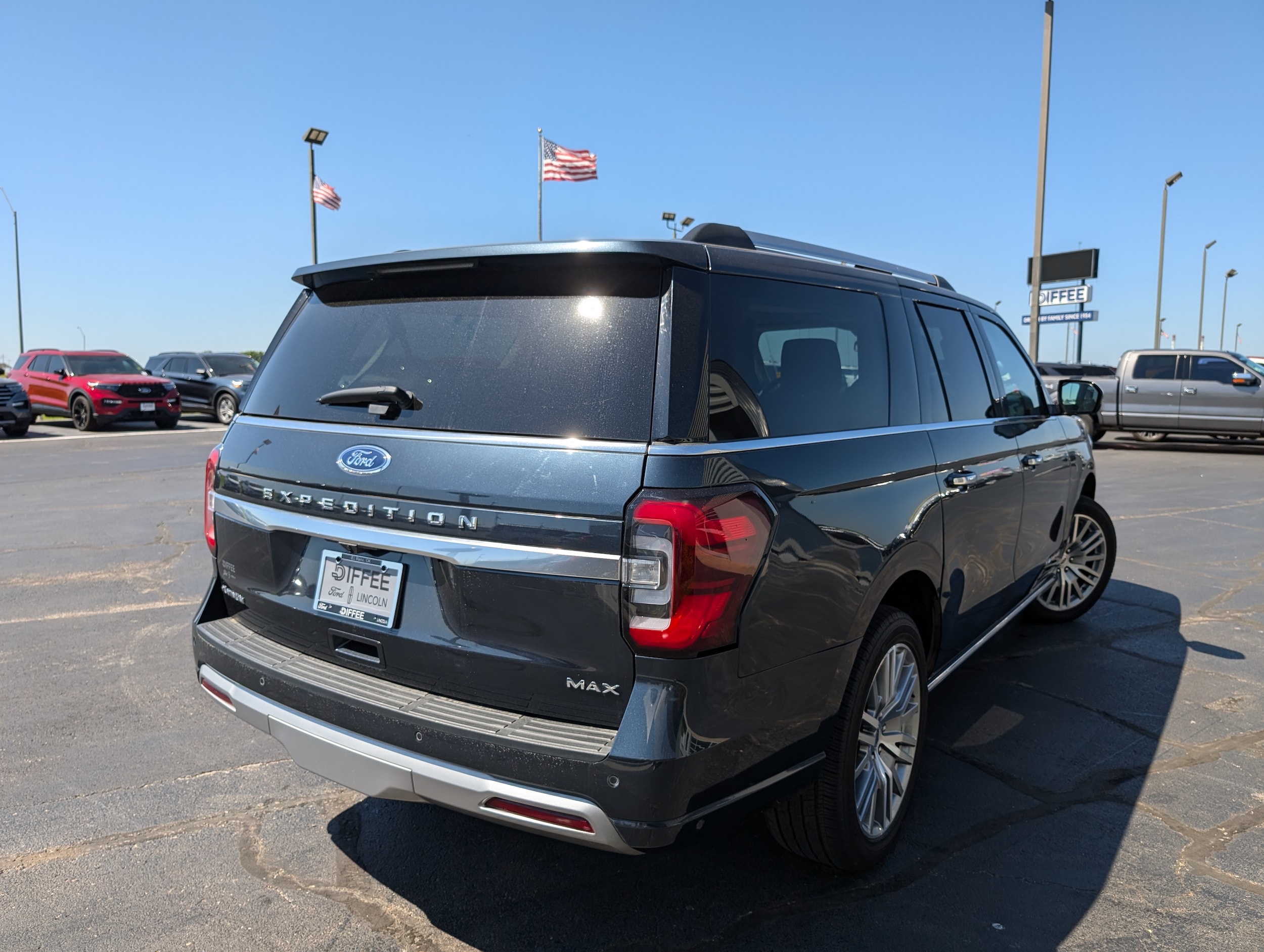 2024 Ford Expedition MAX Platinum photo 4