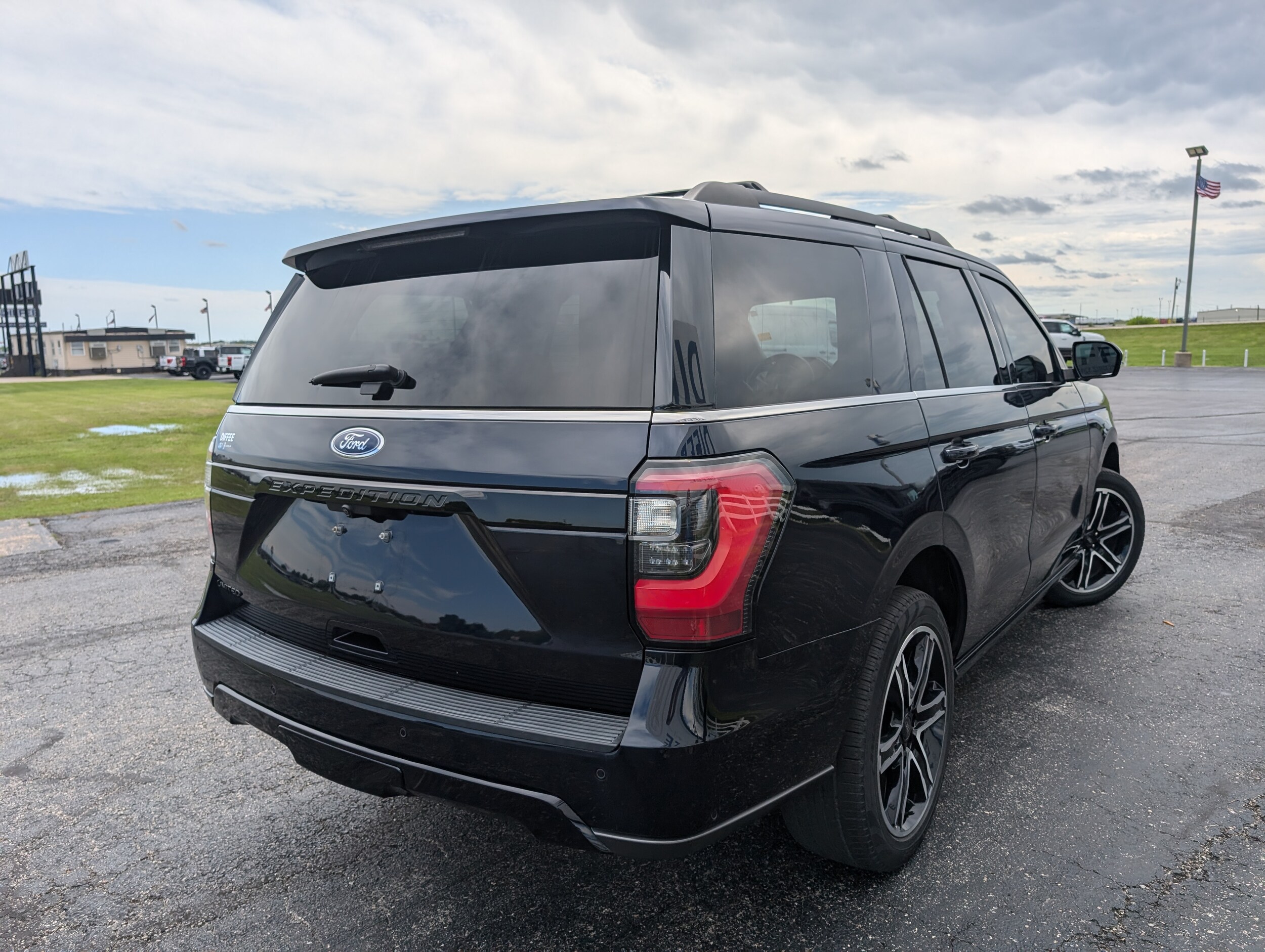 2021 Ford Expedition Limited photo 4