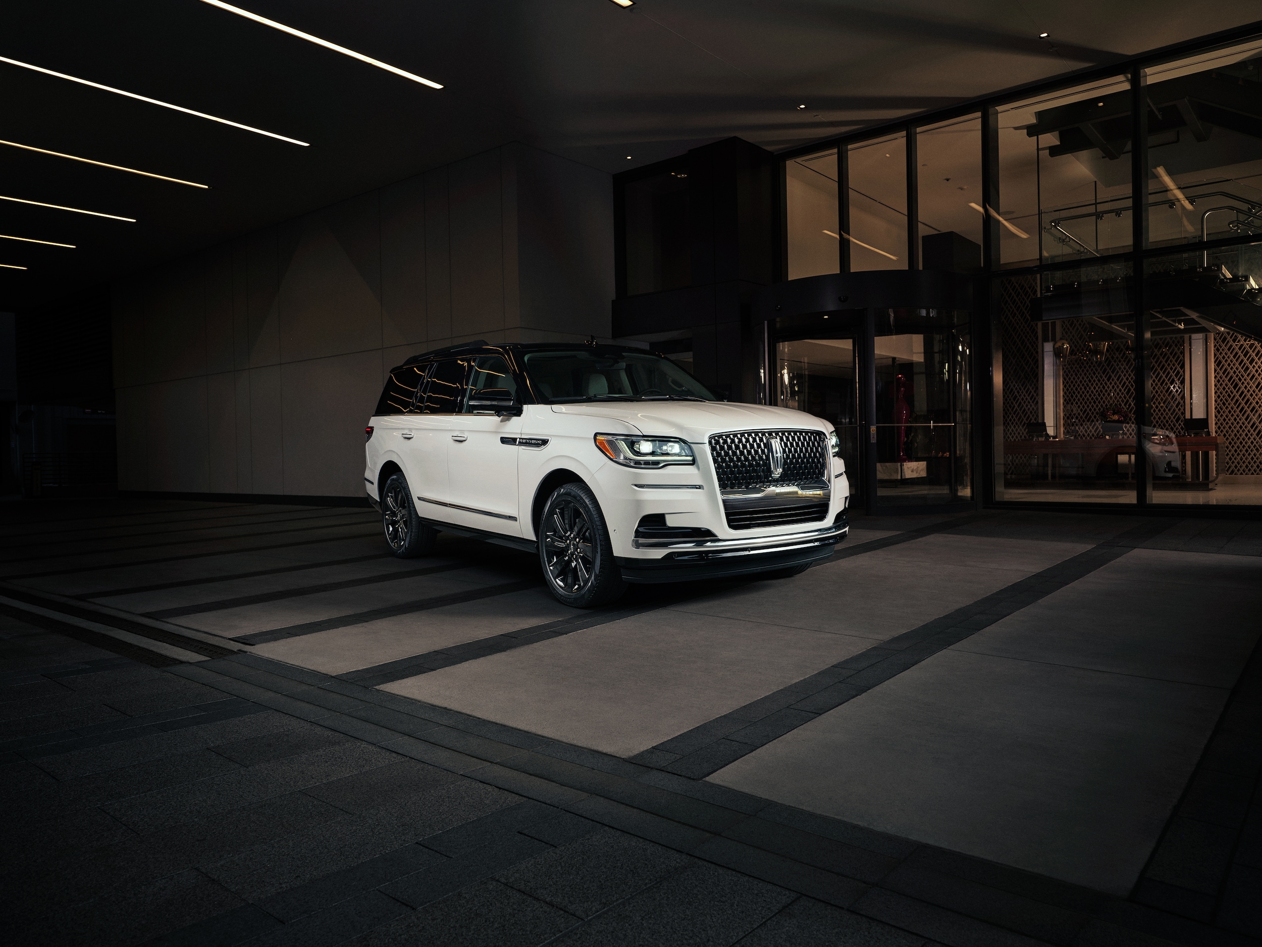 2024-Lincoln-Navigator-Reserve-WheelAddOn-SUV-L01 (1).jpeg