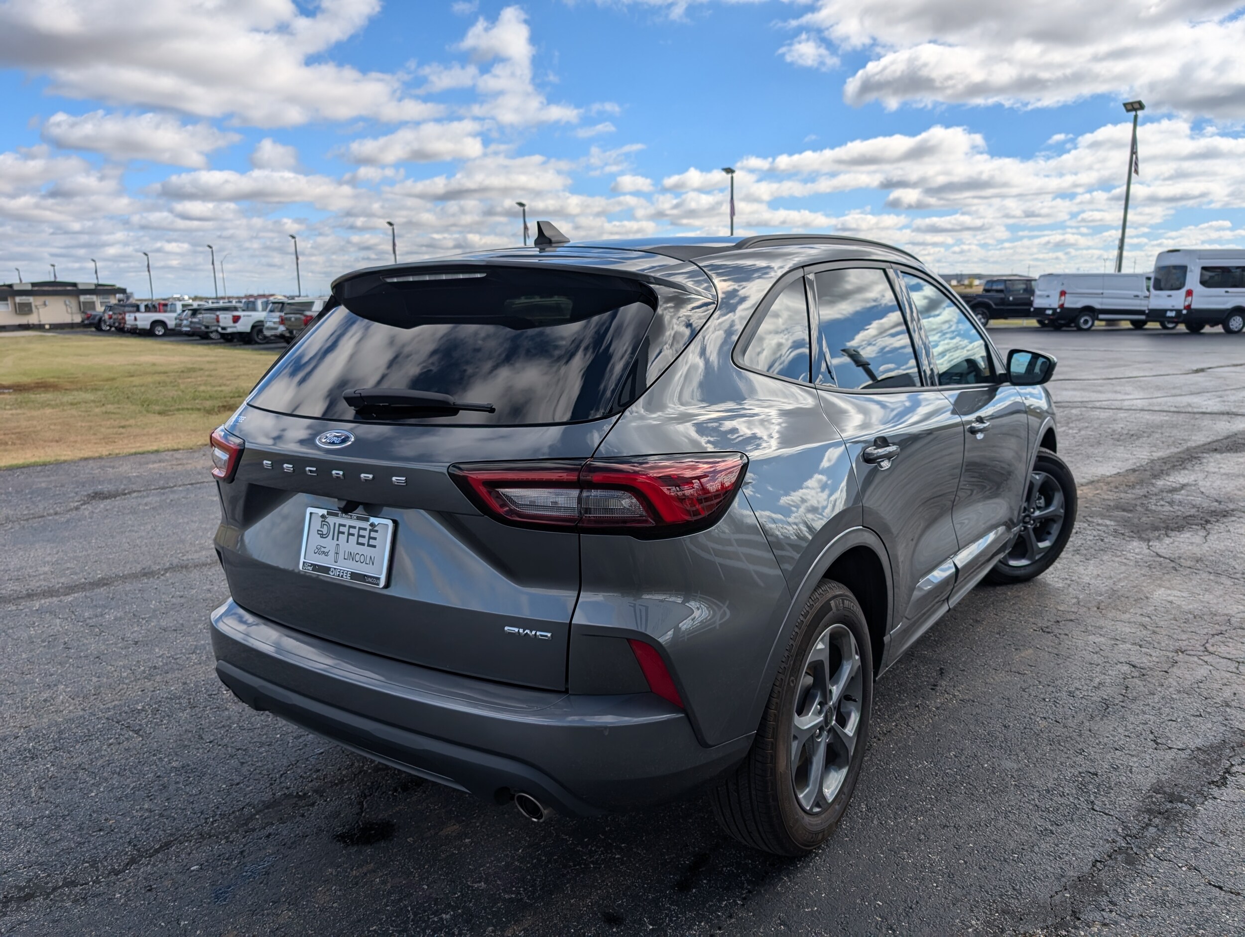 2023 Ford Escape ST-Line Select photo 2