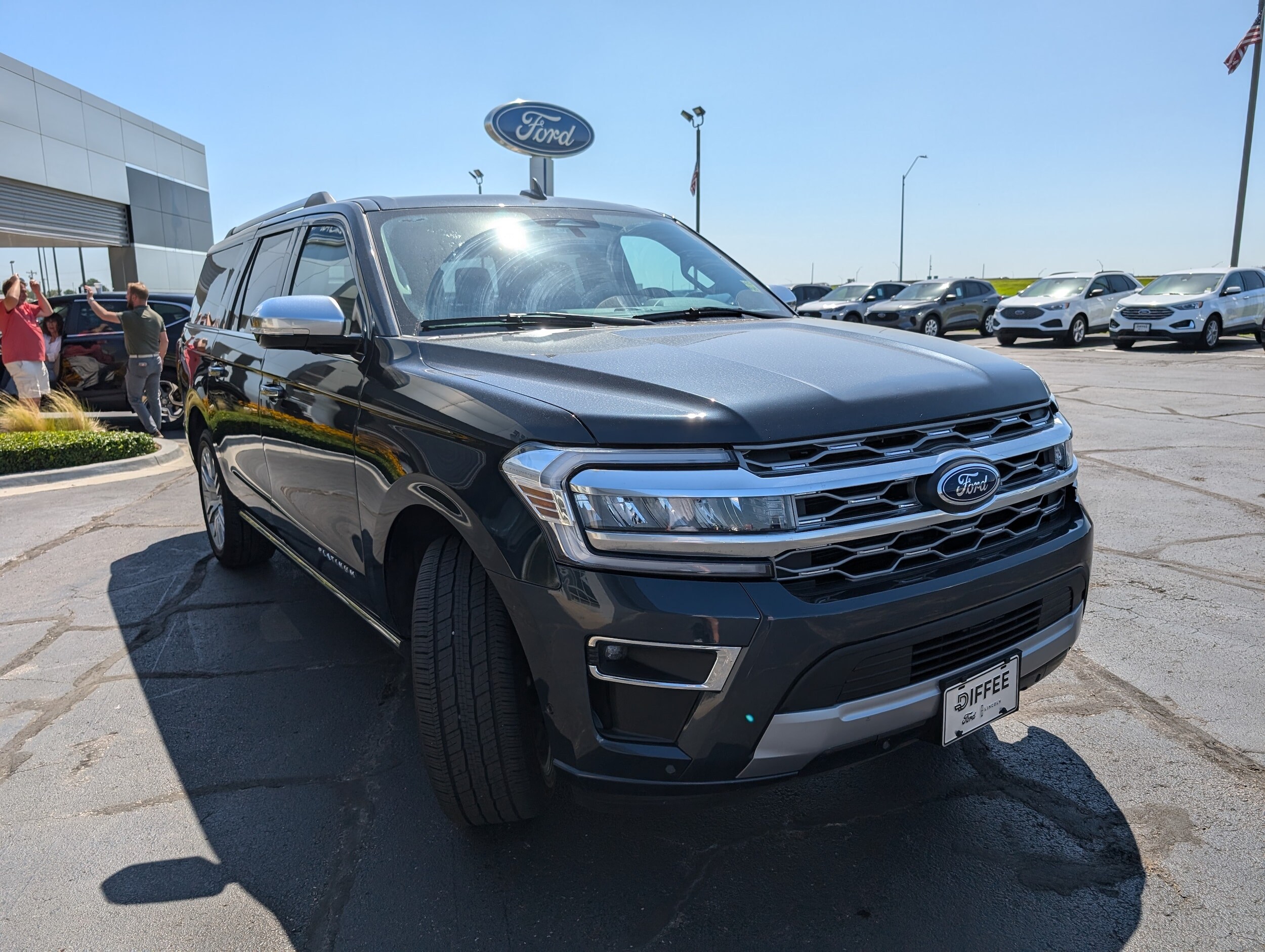 2024 Ford Expedition MAX Platinum photo 3