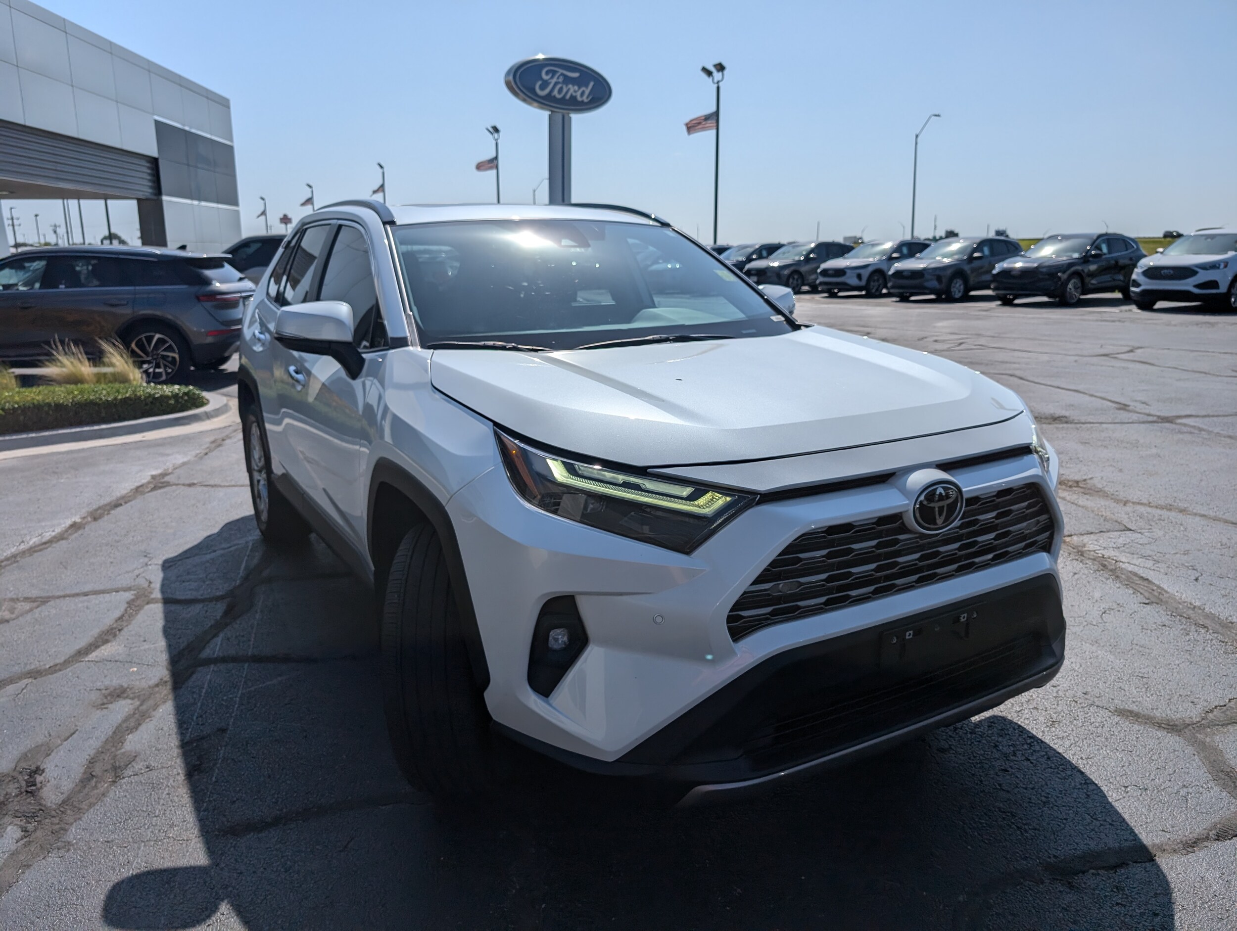 2023 Toyota RAV4 Limited photo 3