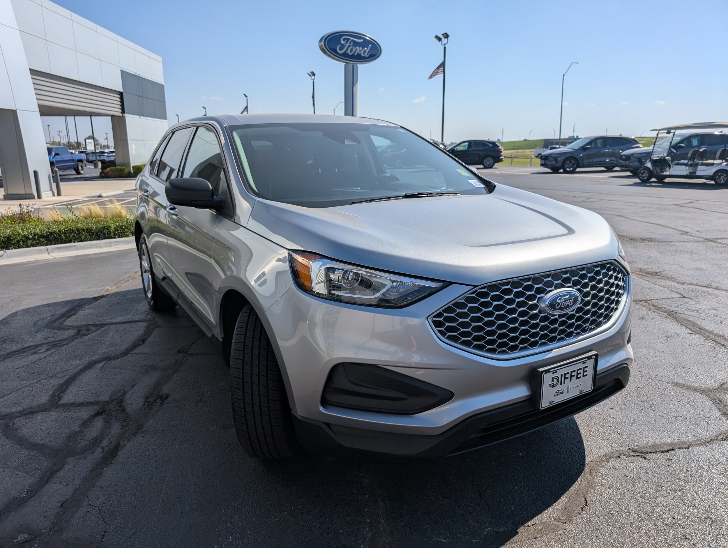 2024 Ford Edge SE photo 3