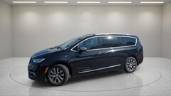 2023 Chrysler Pacifica Hybrid Pinnacle Passenger Van