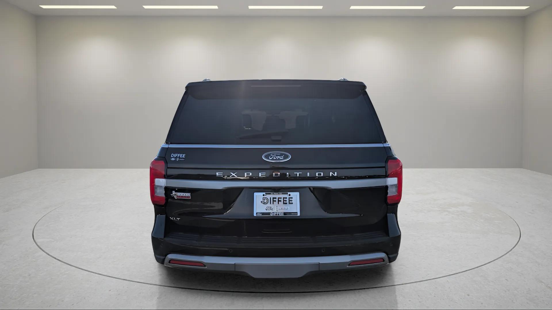 2022 Ford Expedition XLT photo 3