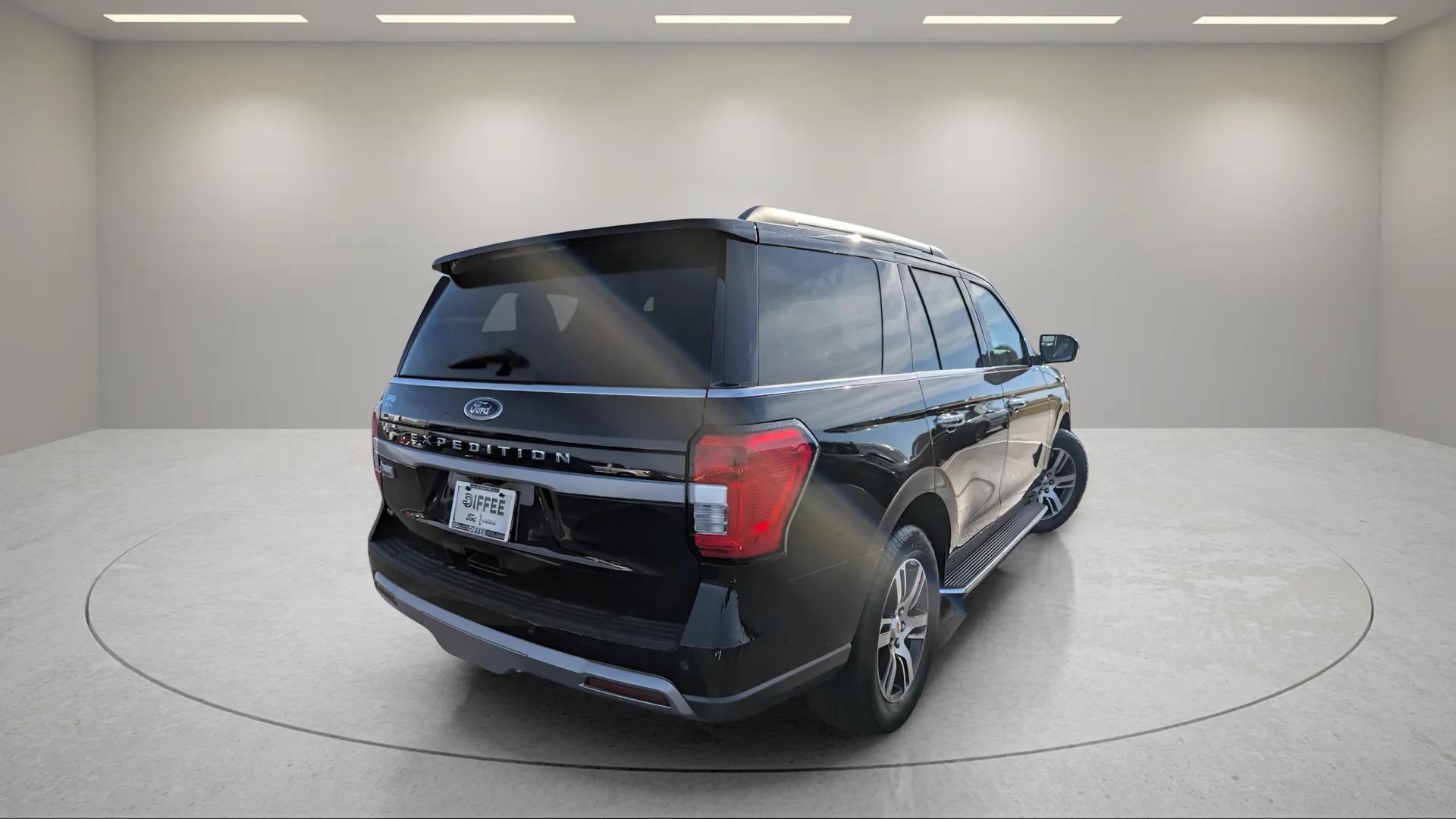 2022 Ford Expedition XLT photo 4