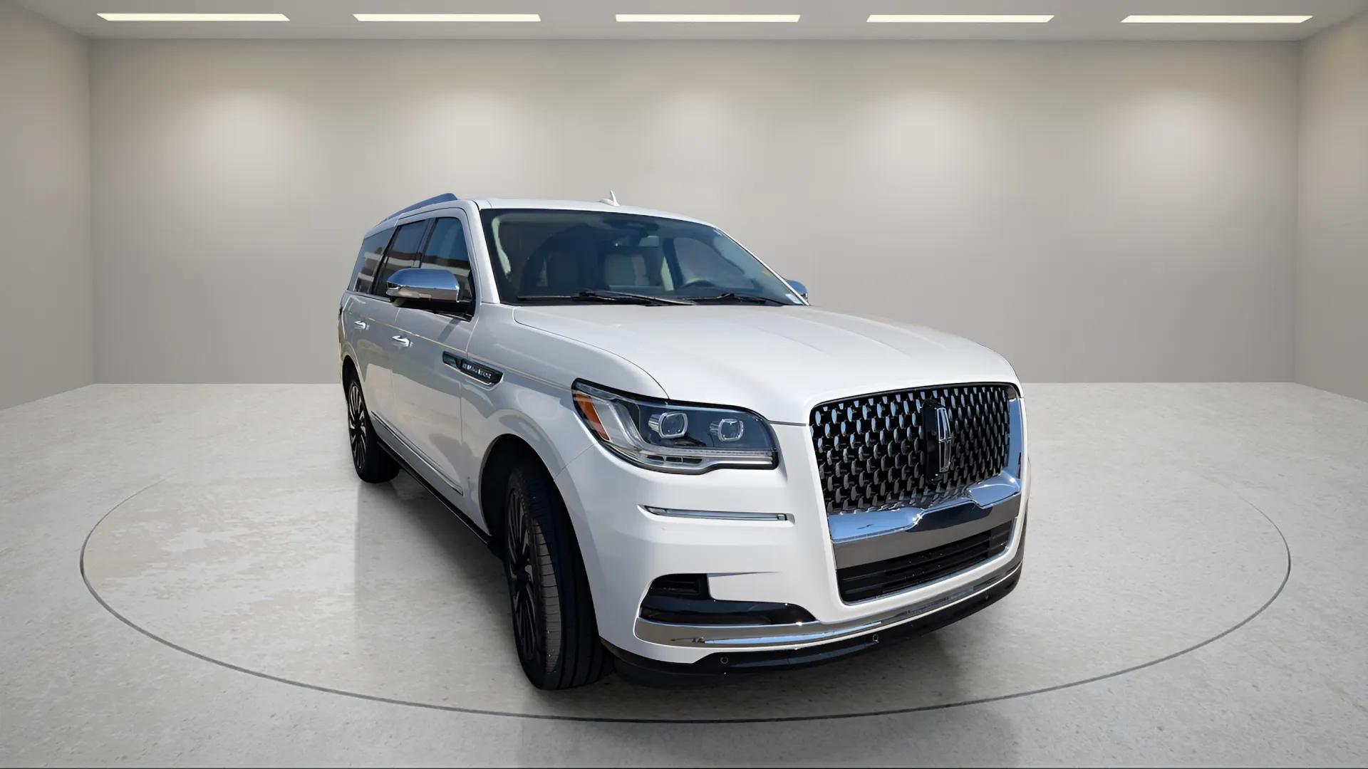2022 Lincoln Navigator Black Label photo 3