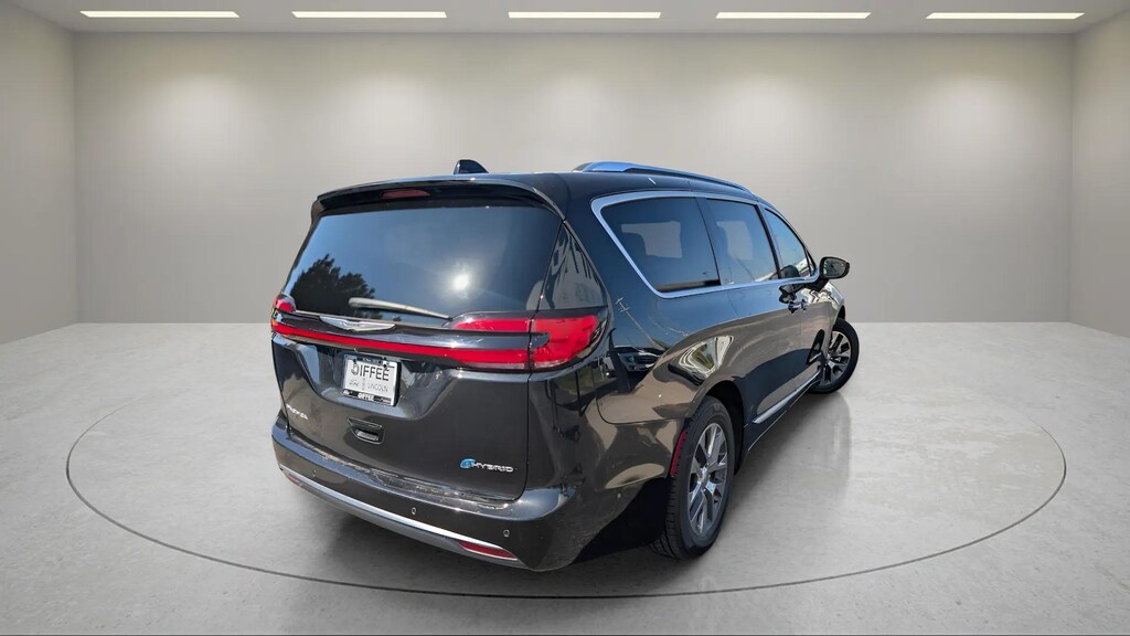 Used 2023 Chrysler Pacifica Hybrid Pinnacle Passenger Van