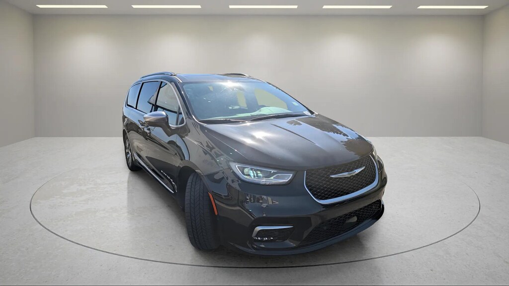 Used 2023 Chrysler Pacifica Hybrid Pinnacle Passenger Van