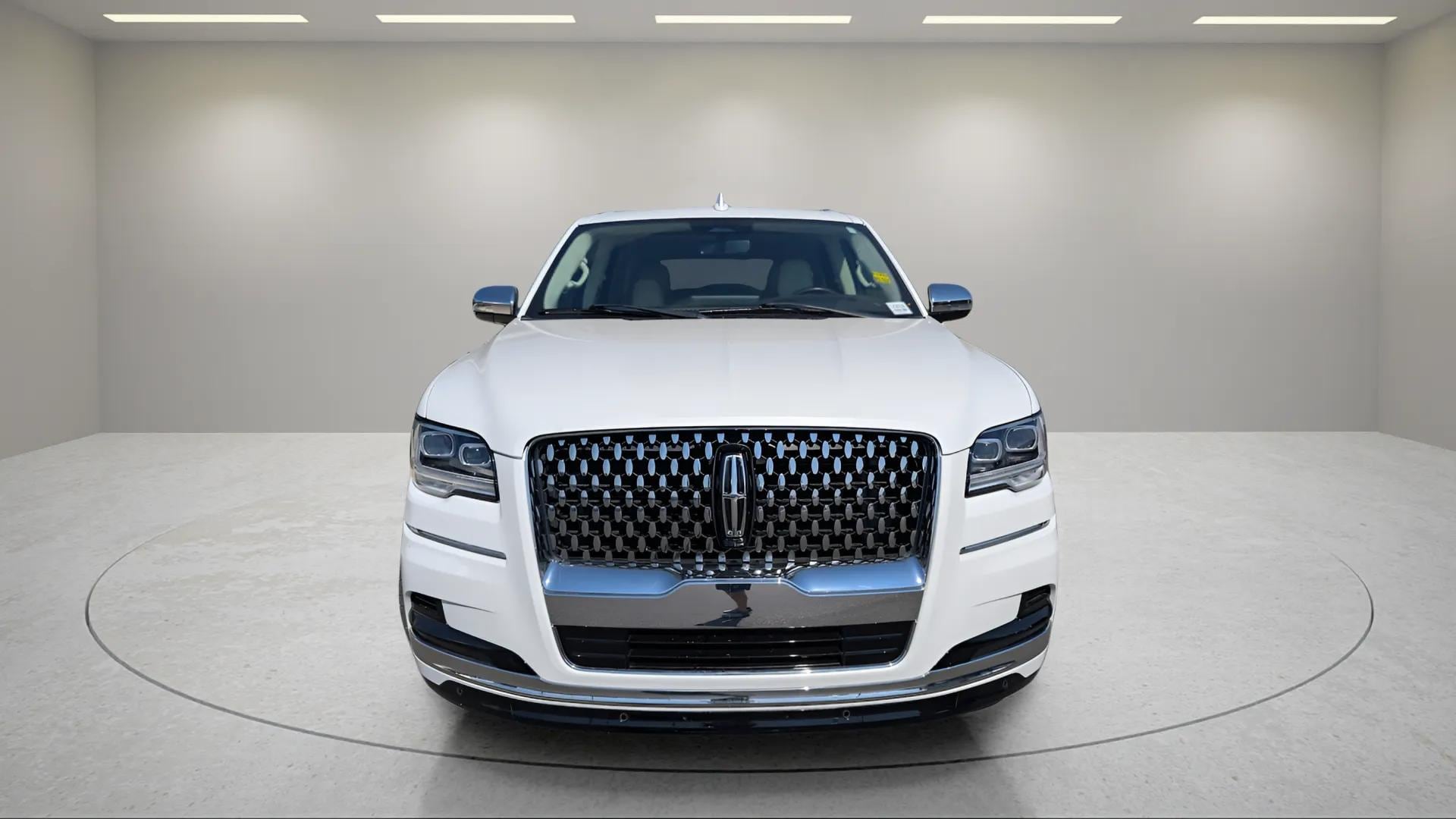 2022 Lincoln Navigator Black Label photo 2