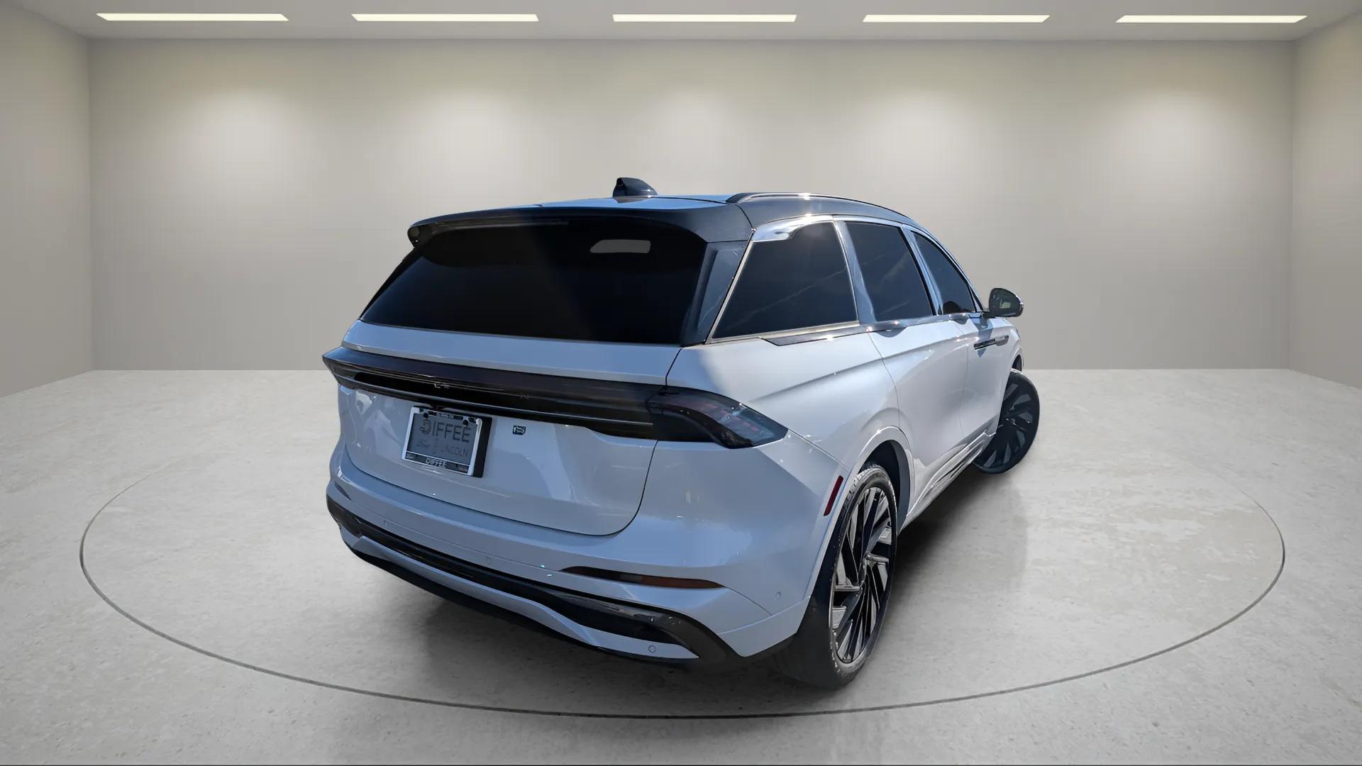 2024 Lincoln Nautilus Black Label photo 4