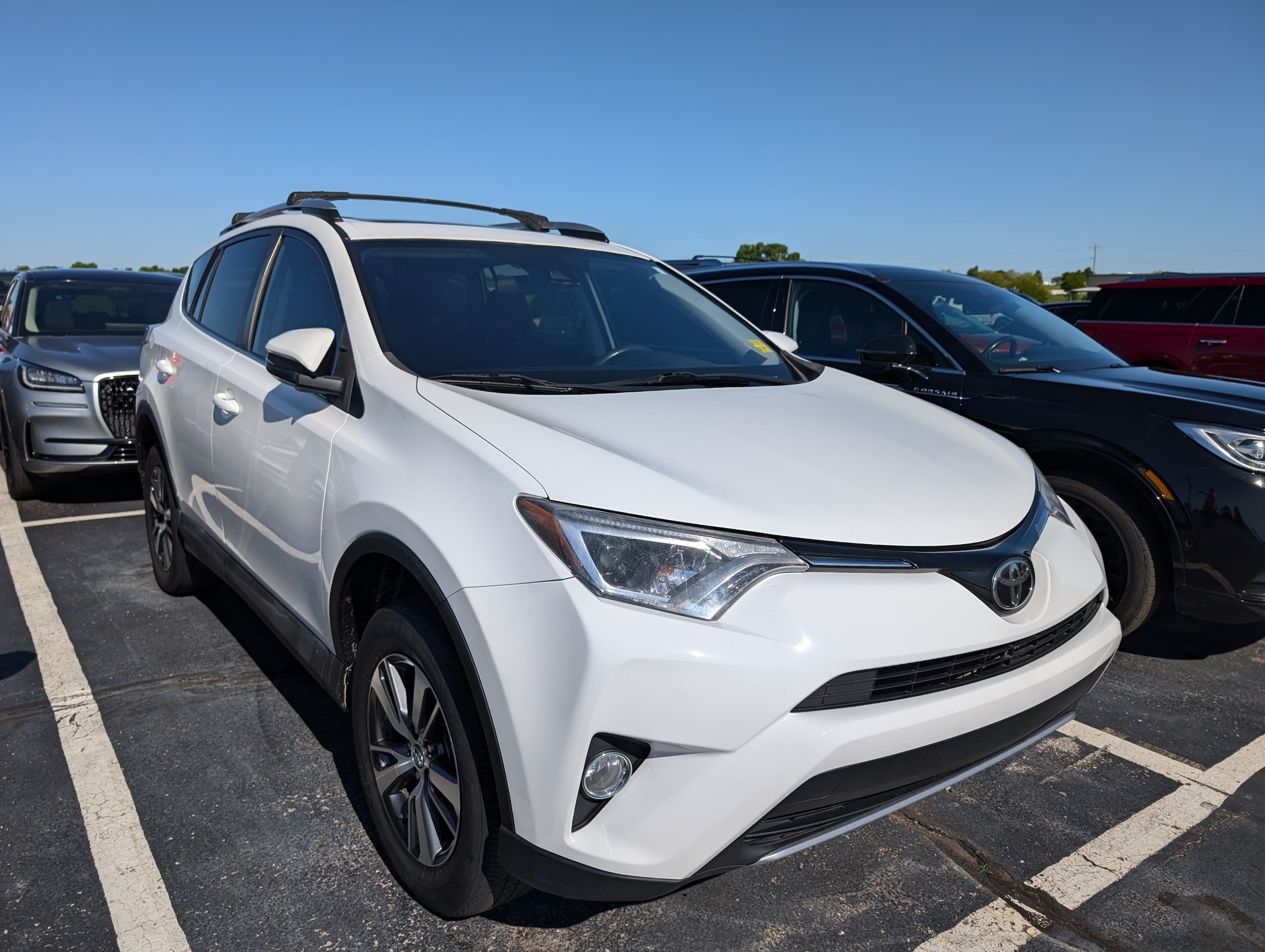 Used 2018 Toyota RAV4 XLE with VIN 2T3WFREV4JW479456 for sale in El Reno, OK