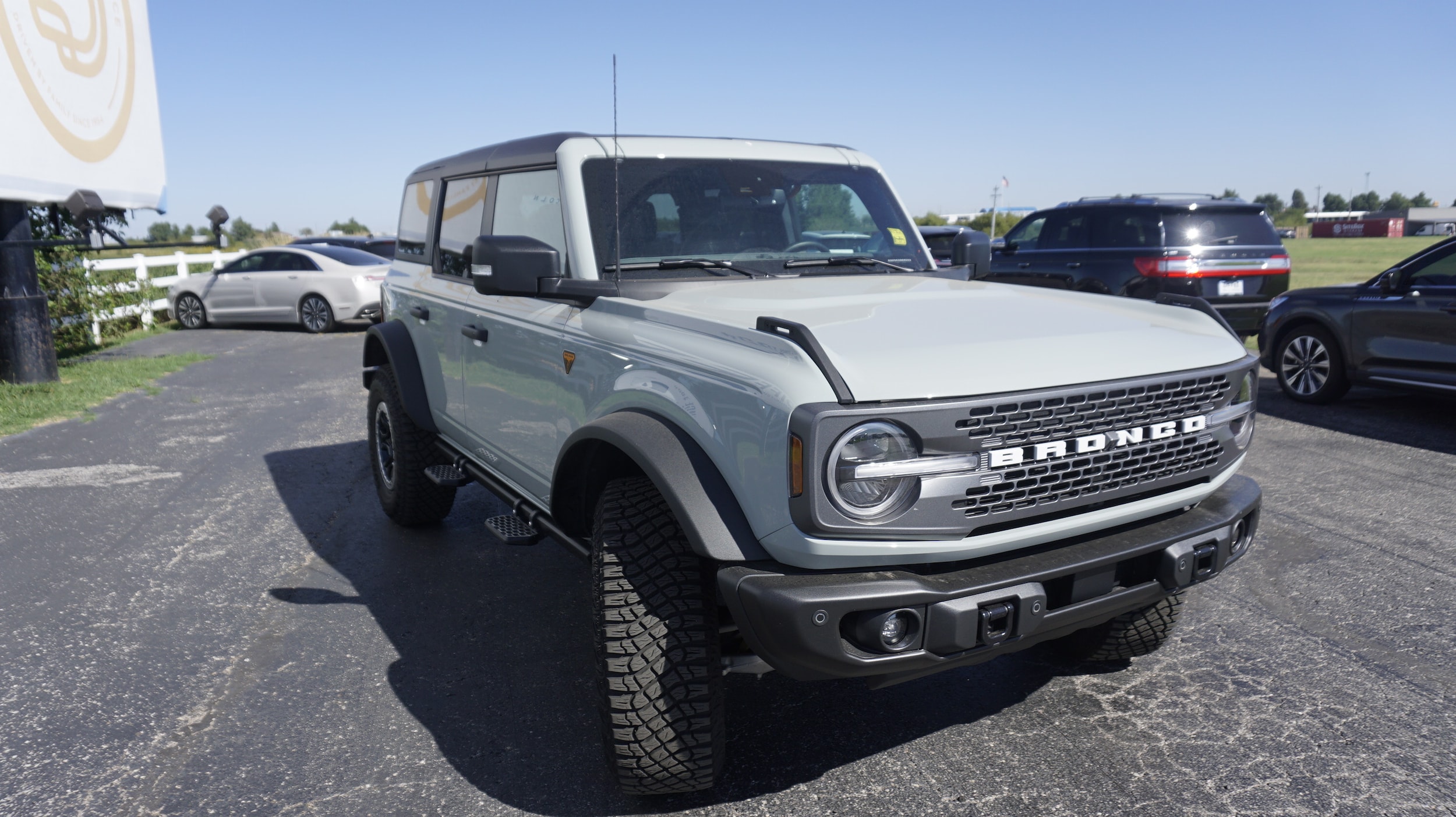2023 Ford Bronco Badlands photo 3