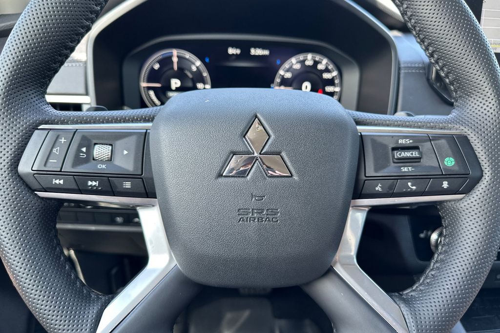 2025 Mitsubishi Outlander Plug-in Hybrid SE - Photo 23