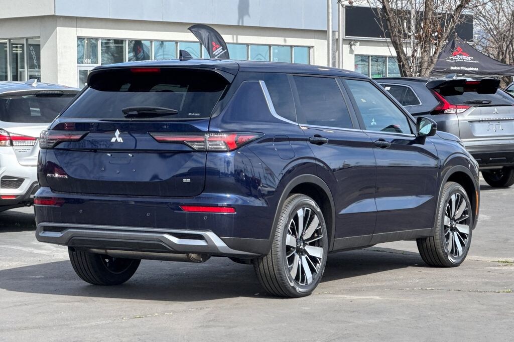 New 2026 Mitsubishi Outlander SE SUV