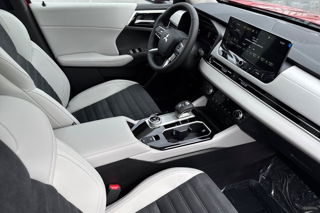 2026 Mitsubishi Outlander SE - Photo 16
