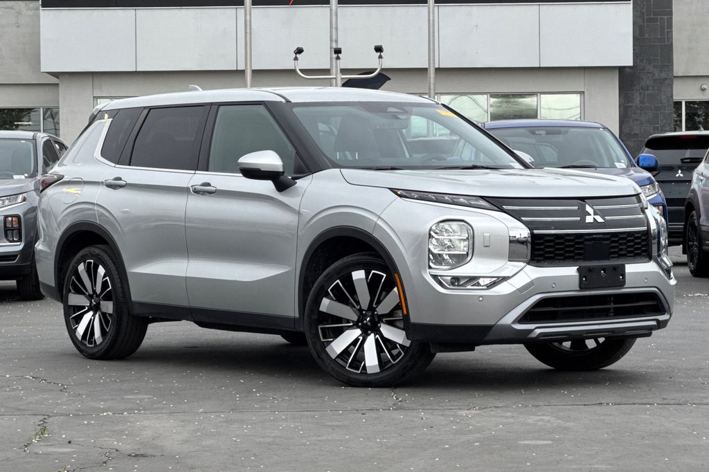 2025 Mitsubishi Outlander SE S-AWC's photo