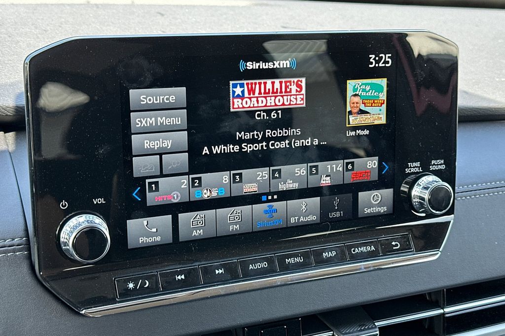 2025 Mitsubishi Outlander Plug-in Hybrid SE - Photo 17