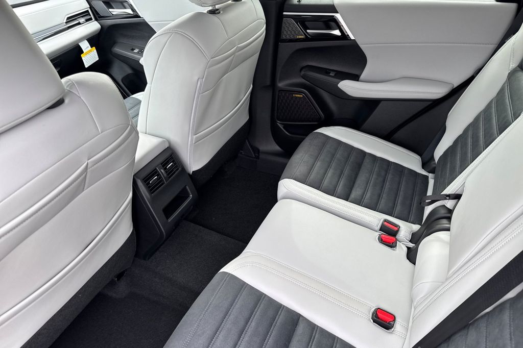 2026 Mitsubishi Outlander SE - Photo 12