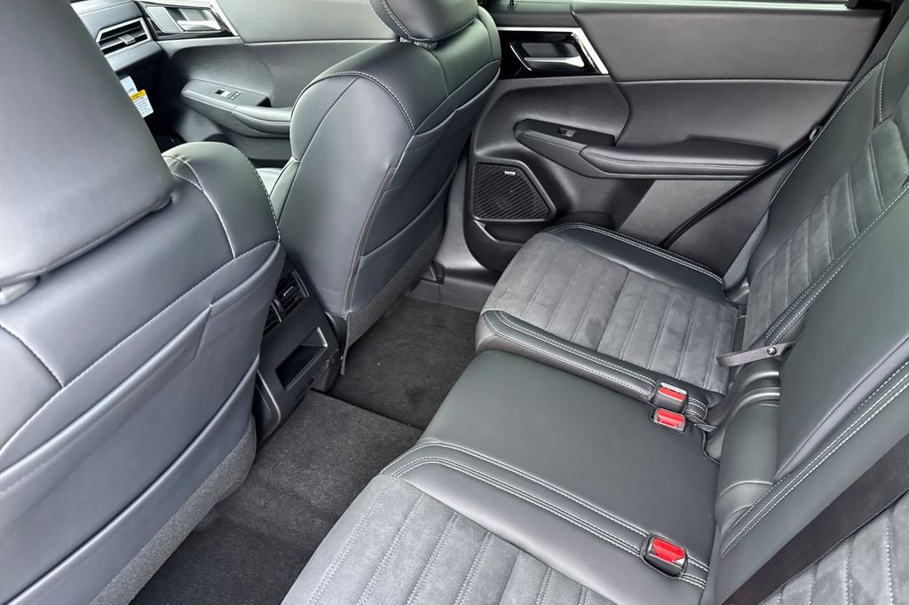 2026 Mitsubishi Outlander SE - Photo 11