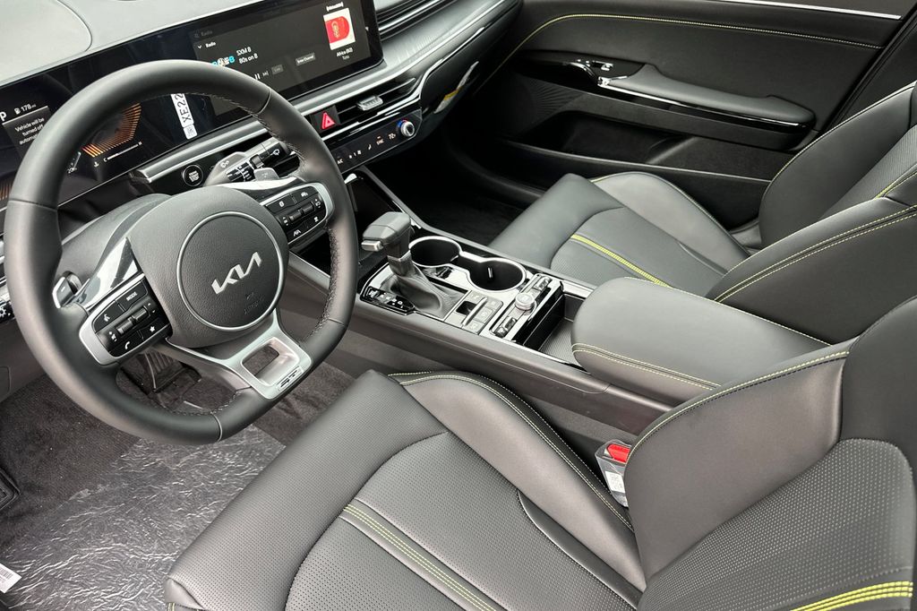 2026 Kia K5 GT - Photo 11