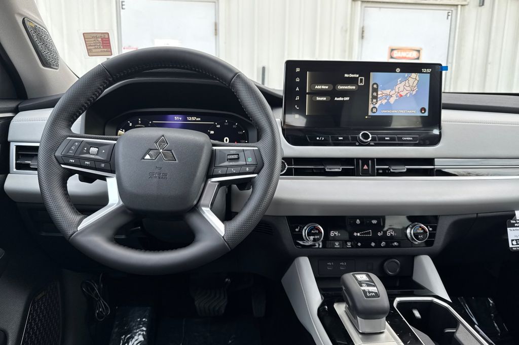 2026 Mitsubishi Outlander SE - Photo 13