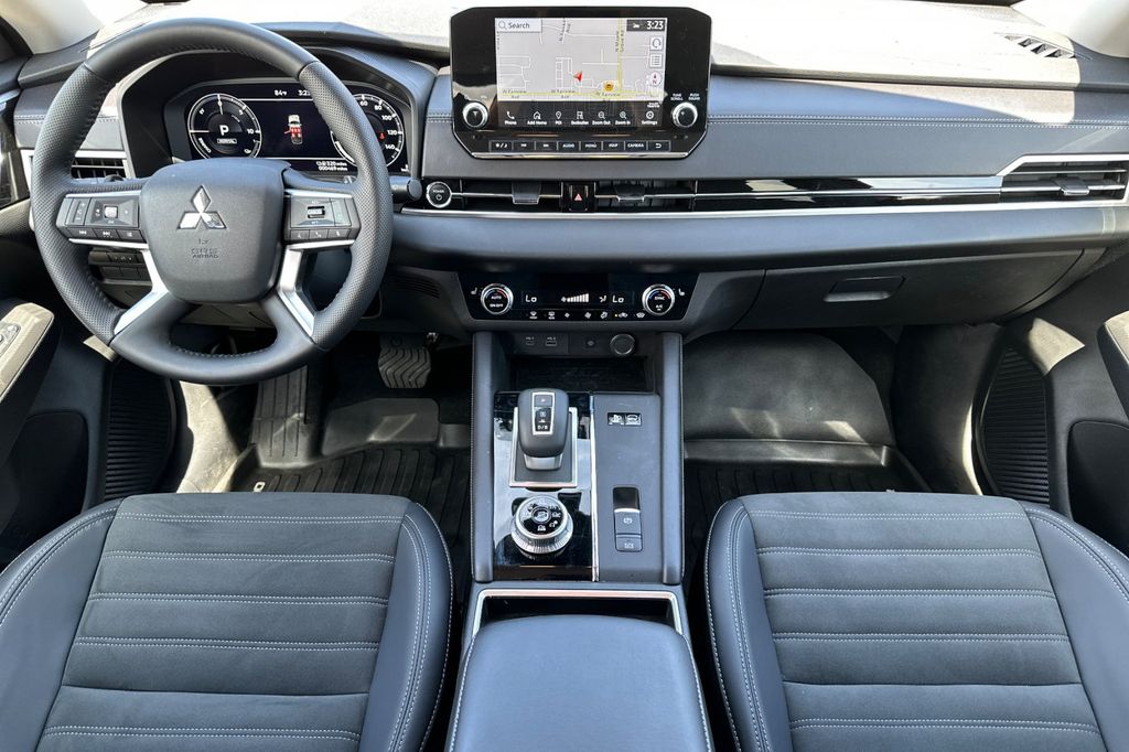 2025 Mitsubishi Outlander Plug-in Hybrid SE - Photo 12