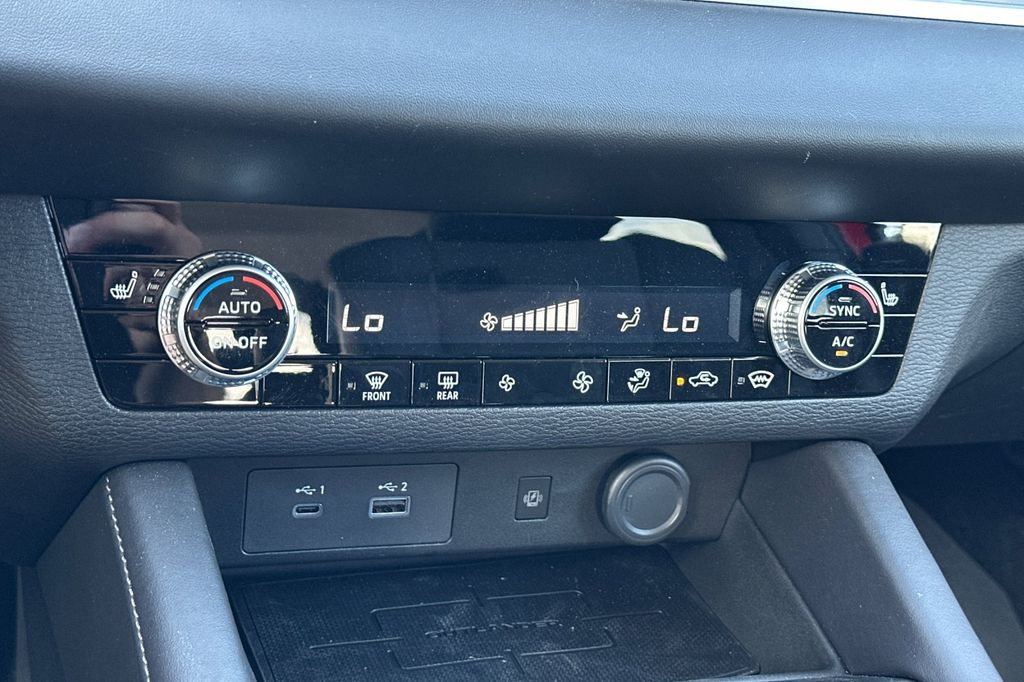 2025 Mitsubishi Outlander Plug-in Hybrid SE - Photo 20