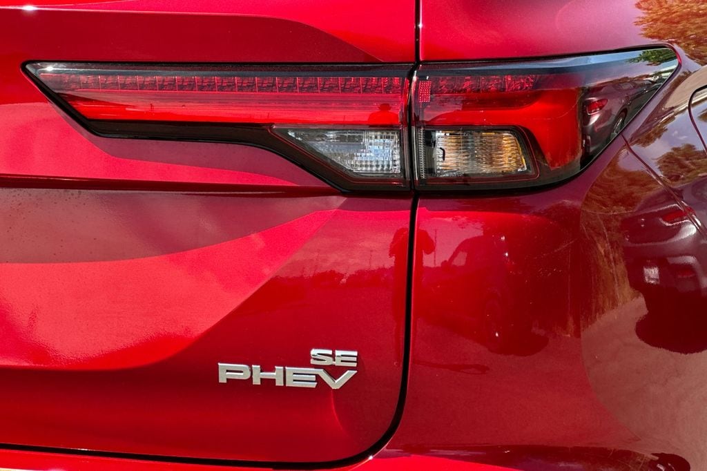 2025 Mitsubishi Outlander Plug-in Hybrid SE - Photo 25