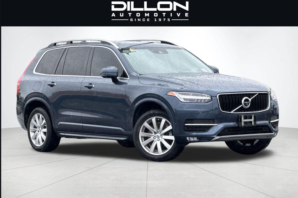2018 Volvo XC90 T5 AWD Momentum's photo