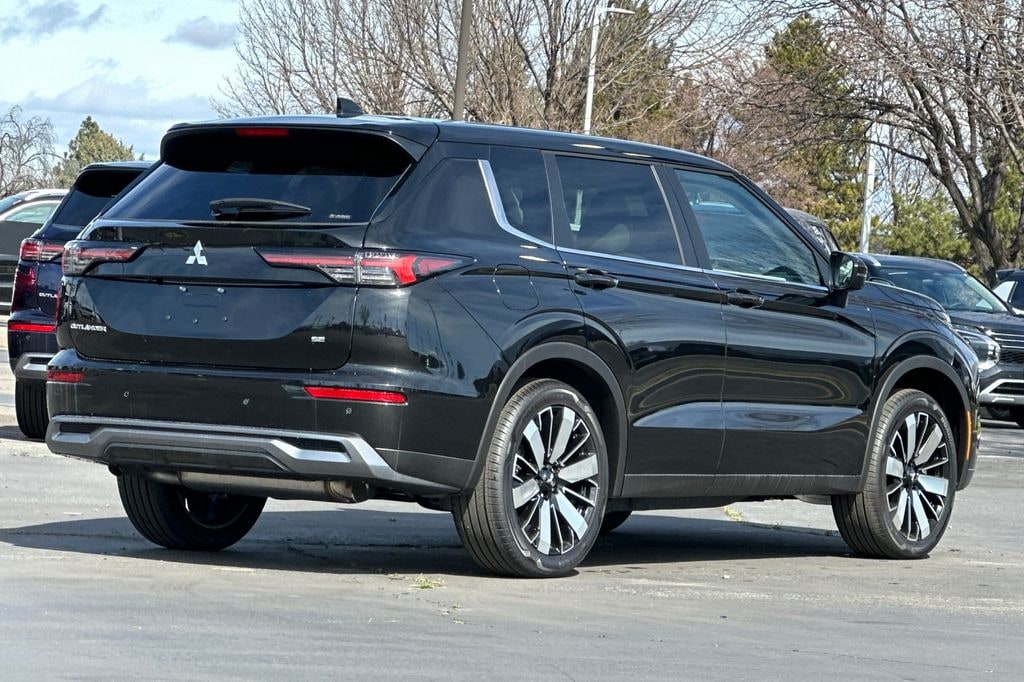 New 2026 Mitsubishi Outlander SE SUV