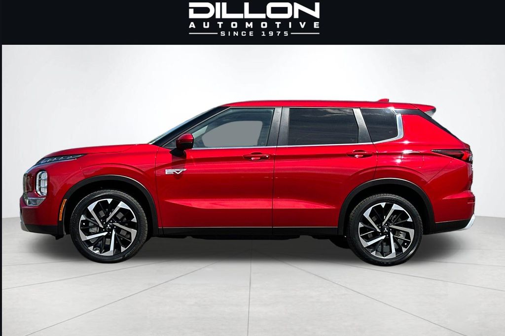 2025 Mitsubishi Outlander Plug-in Hybrid SE - Photo 6