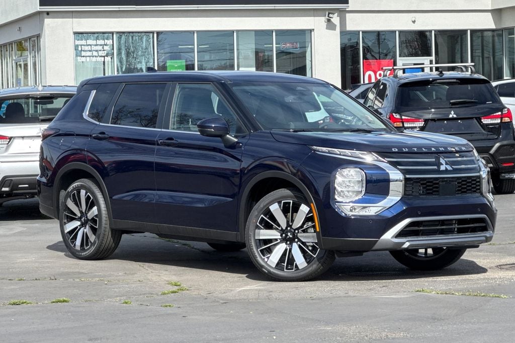 New 2026 Mitsubishi Outlander SE SUV