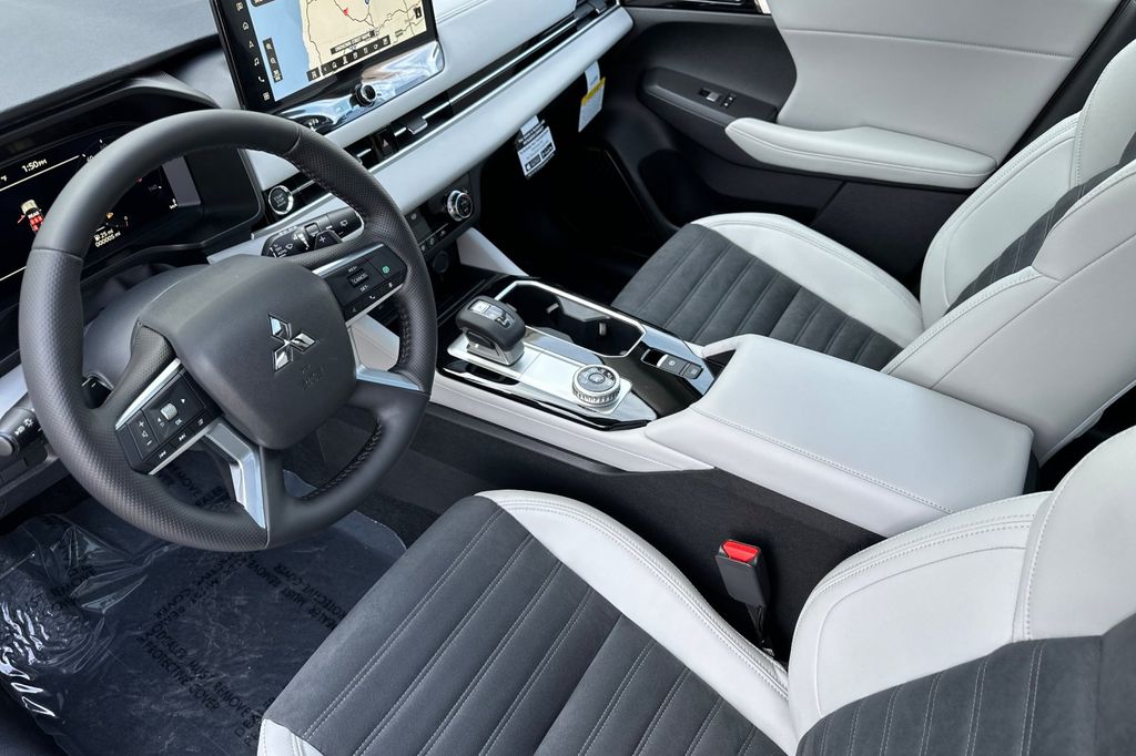 2026 Mitsubishi Outlander SE - Photo 9