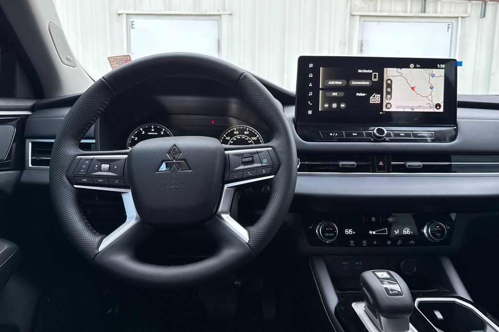 2026 Mitsubishi Outlander SE - Photo 13
