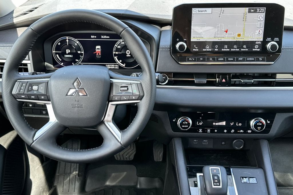2025 Mitsubishi Outlander Plug-in Hybrid SE - Photo 13
